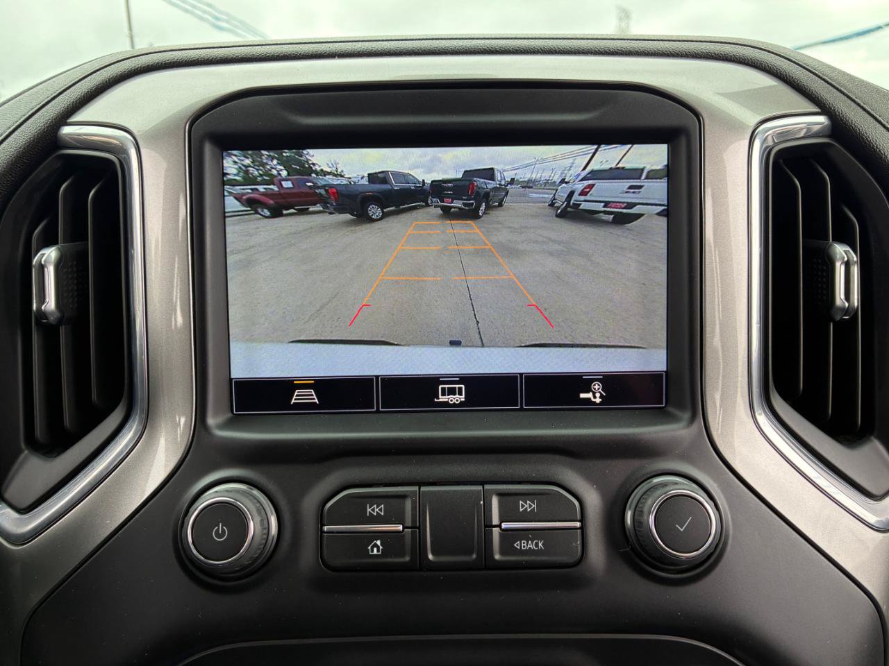 Used 2021 Chevrolet Silverado 1500 LTZ AWD/4WD image 22