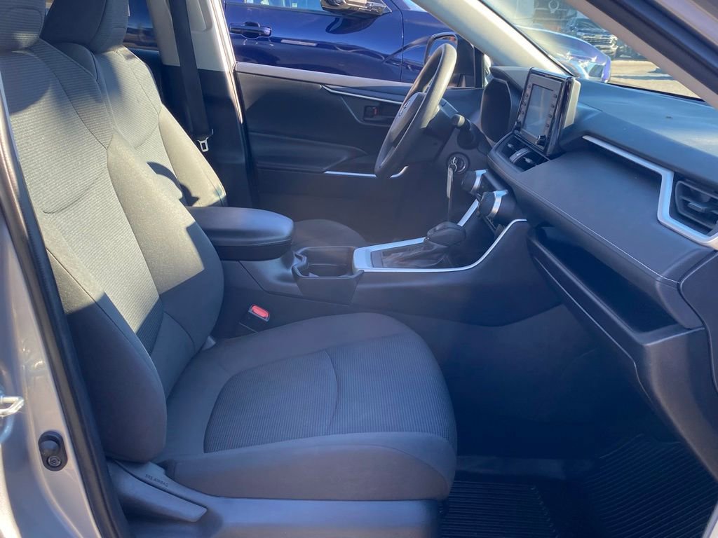 Used 2021 Toyota RAV4 LE image 18