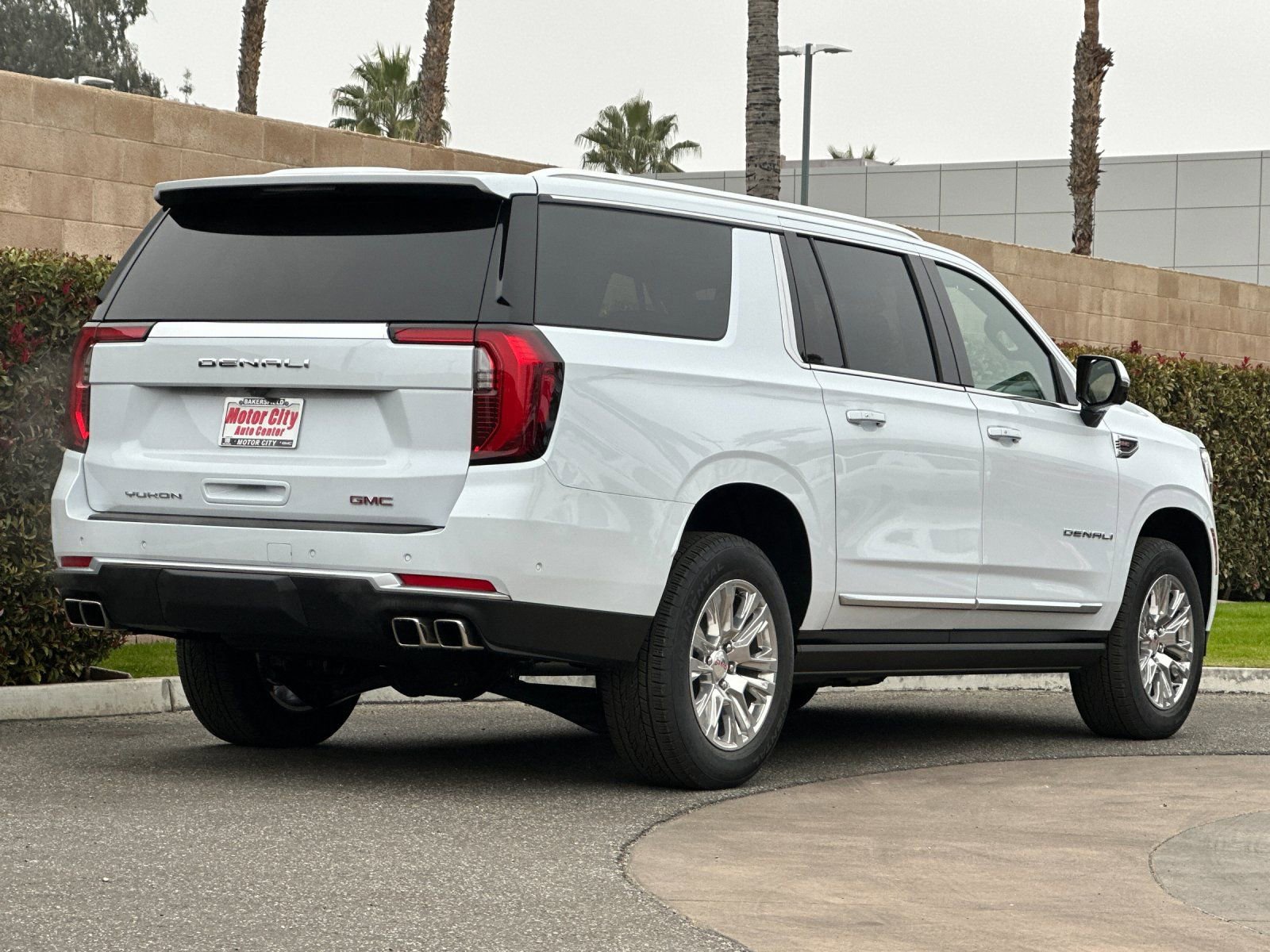 New 2026 GMC Yukon XL Denali w/ Sun & Power Step Package AWD/4WD image 4