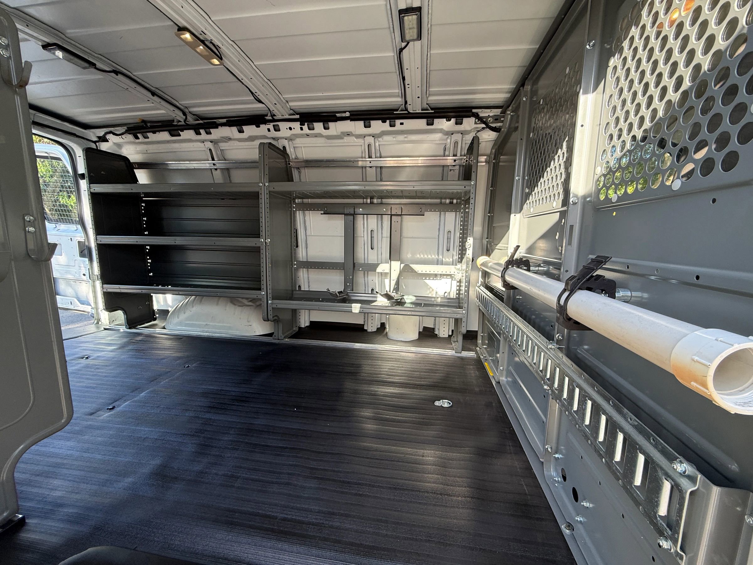 Used 2015 Chevrolet Express 2500 image 15