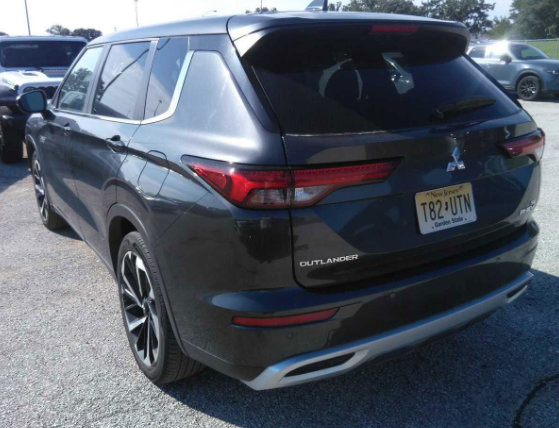 Used 2024 Mitsubishi Outlander SE AWD/4WD image 3