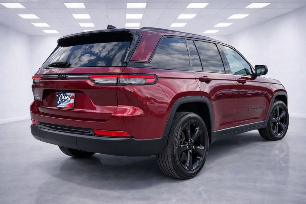 Used 2023 Jeep Grand Cherokee Altitude image 4