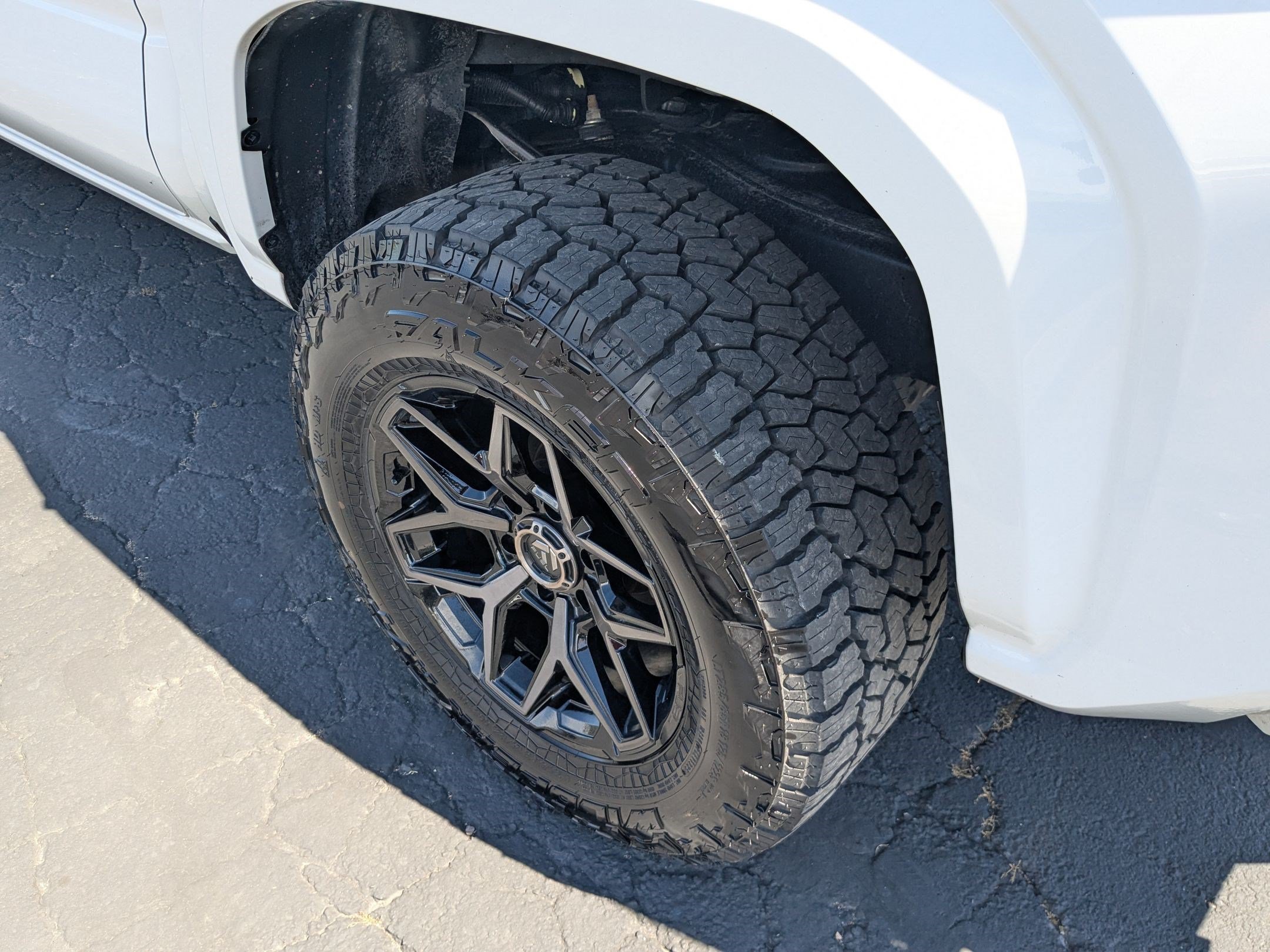 Used 2025 Toyota Tacoma SR5 AWD/4WD image 34