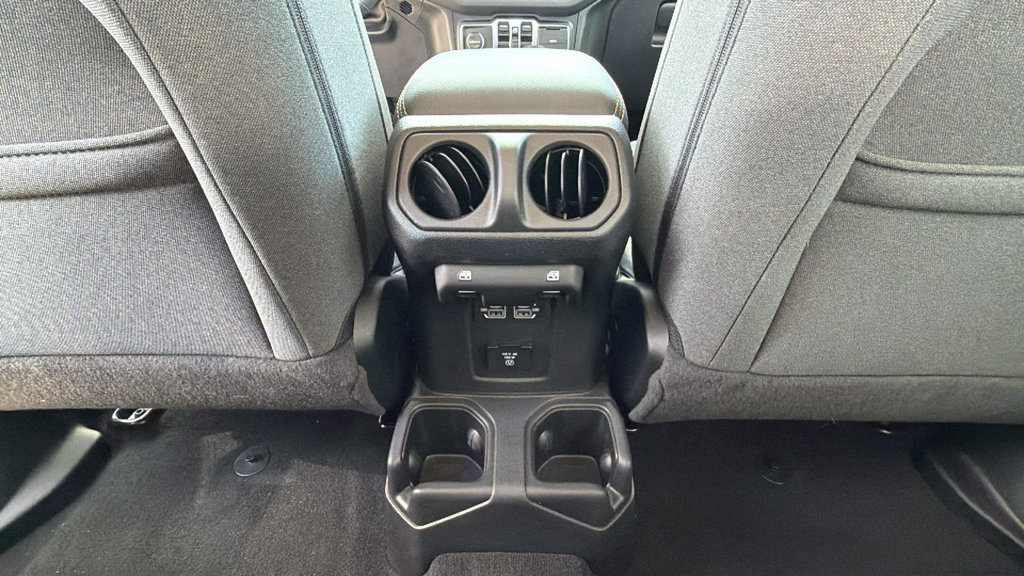 Used 2024 Jeep Wrangler Unlimited Sahara AWD/4WD image 25