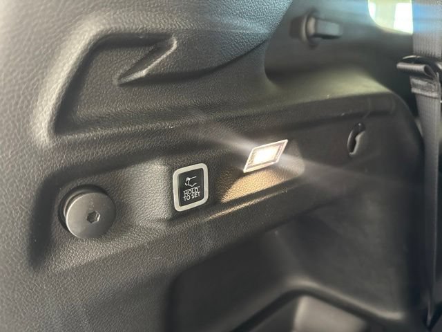 Used 2024 Jeep Grand Cherokee L Altitude AWD/4WD image 14