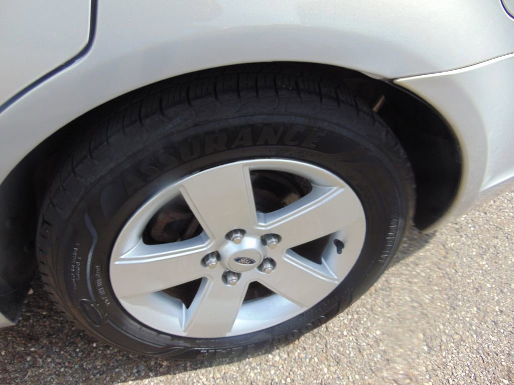 Used 2009 Ford Fusion SE image 25