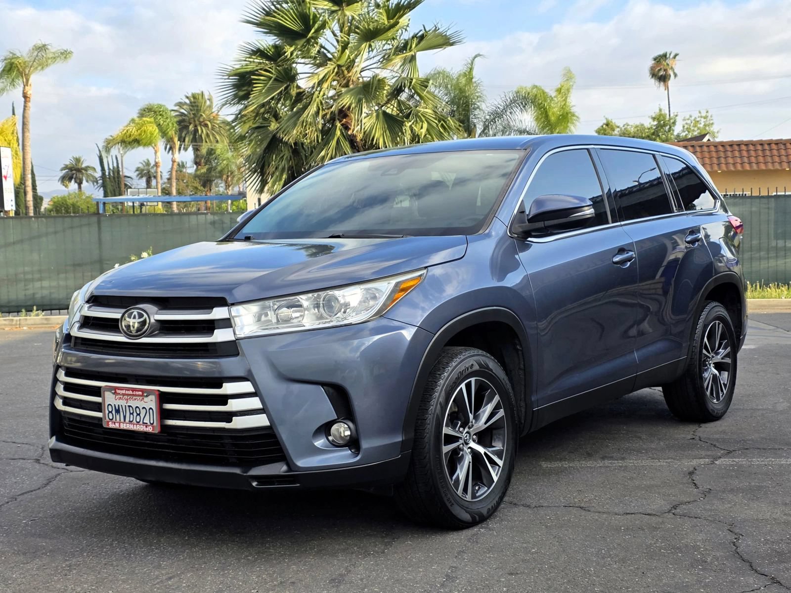 Used 2019 Toyota Highlander Plus FWD image 1