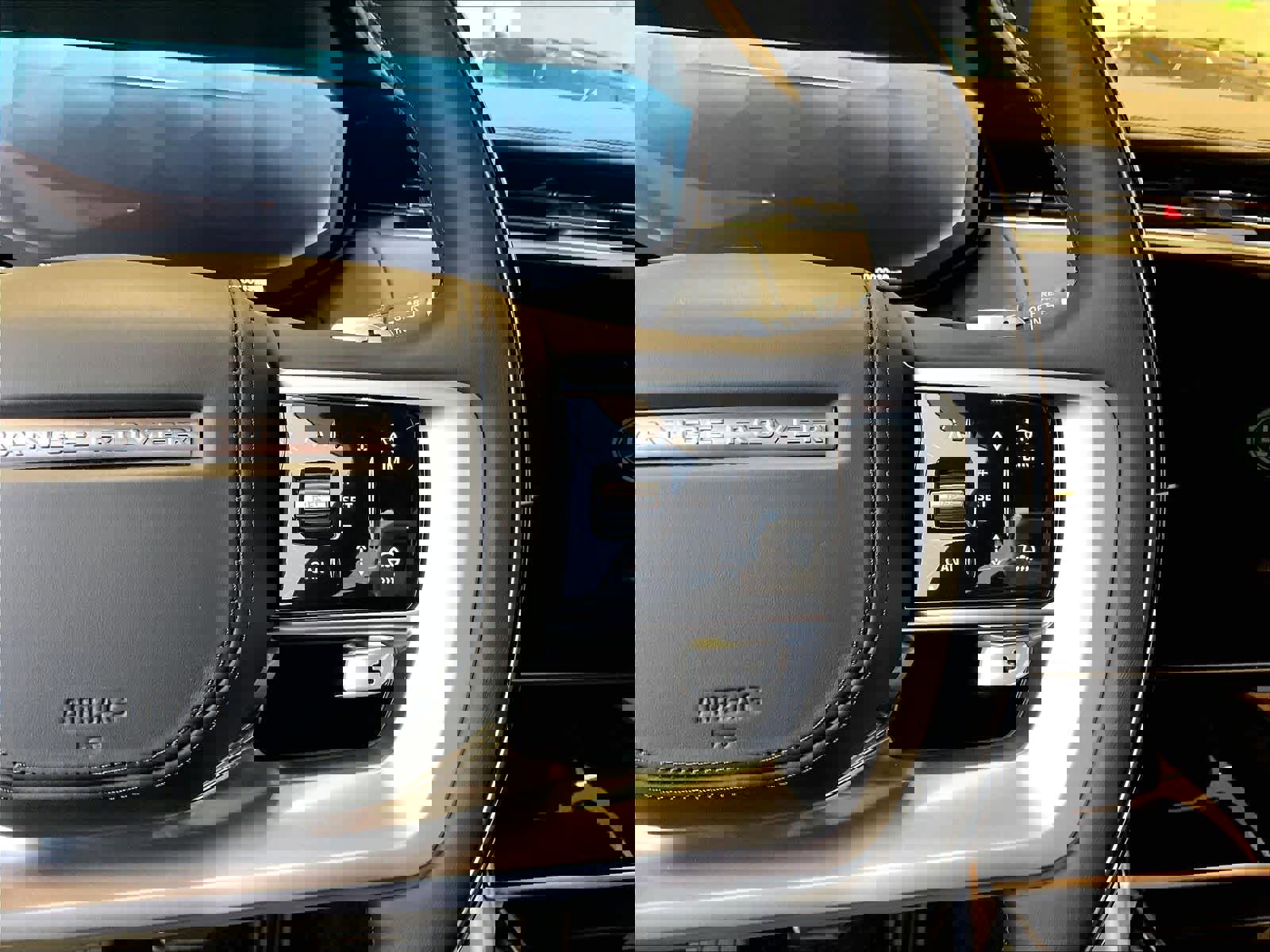 New 2025 Land Rover Range Rover SE image 17