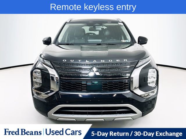 Used 2022 Mitsubishi Outlander SE image 2