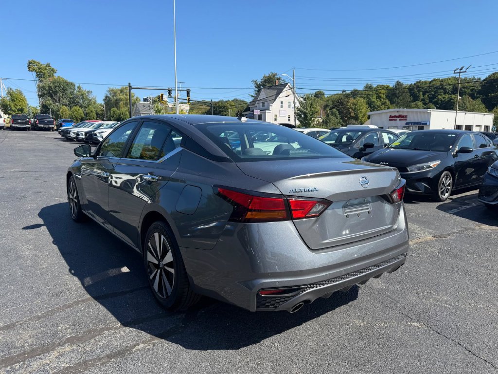 Used 2022 Nissan Altima 2.5 SV w/ SV Premium Package FWD image 3