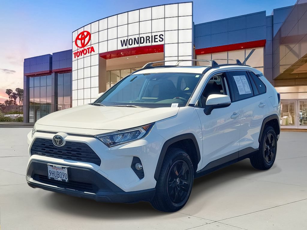 Used 2019 Toyota RAV4 XLE w/ Convenience Package FWD image 2