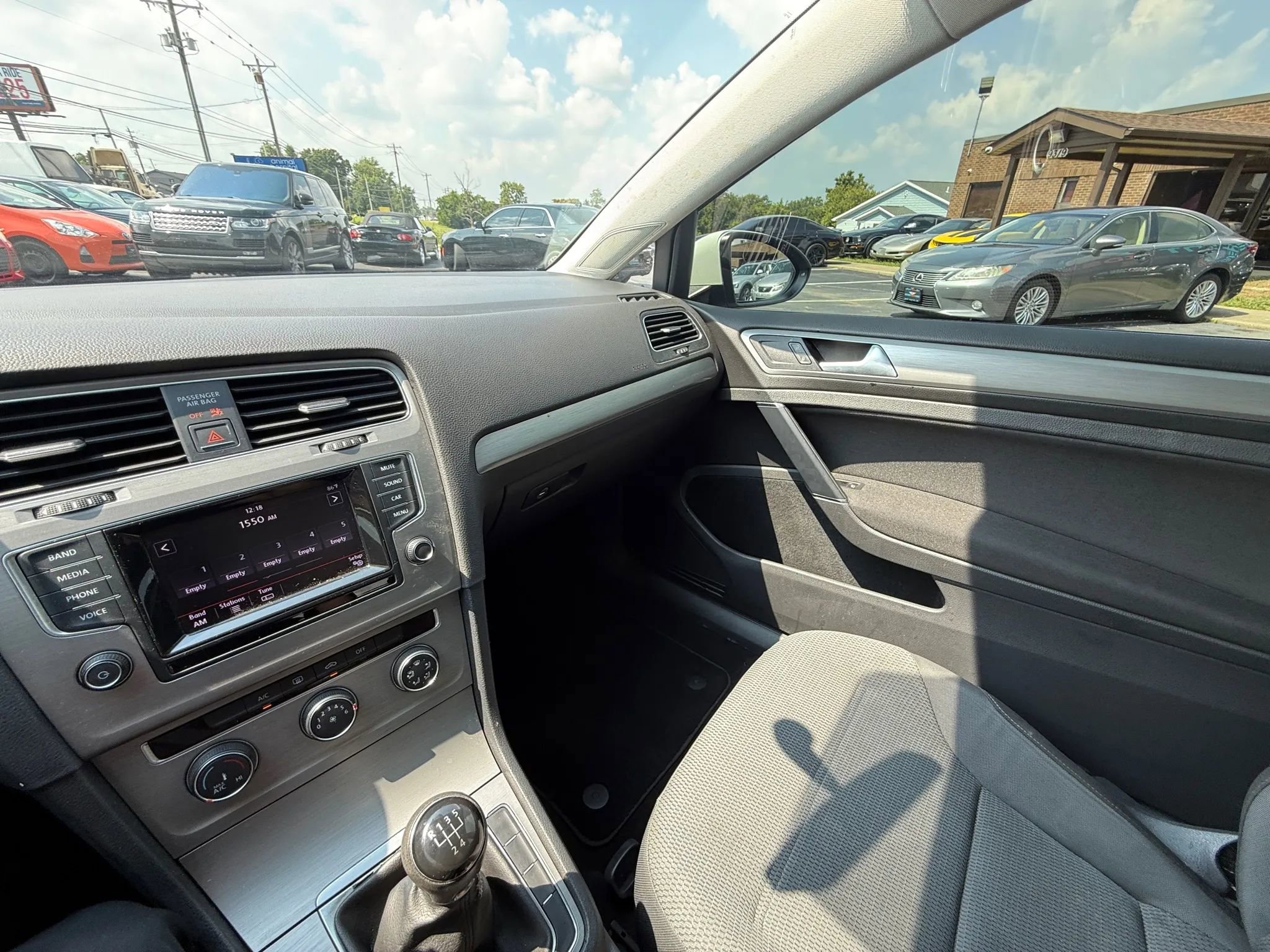 Used 2015 Volkswagen Golf S image 19