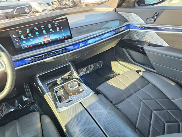 Used 2023 BMW 760i xDrive w/ Executive Package image 31