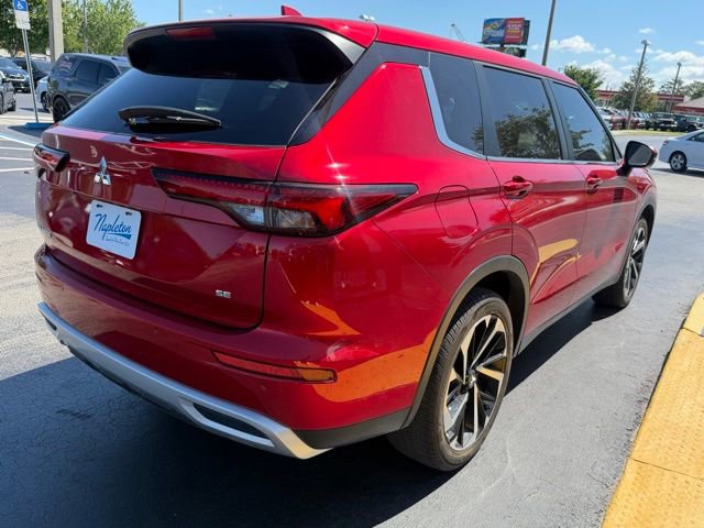 Used 2024 Mitsubishi Outlander SE Black Edition FWD image 11