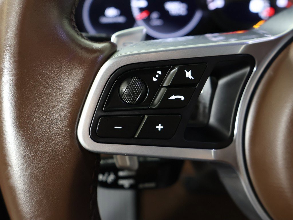 Used 2023 Porsche Cayenne Platinum Edition image 46