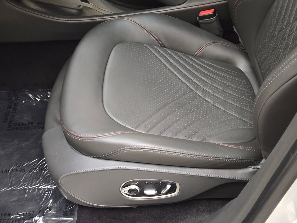 Used 2024 Aston Martin DBX image 34