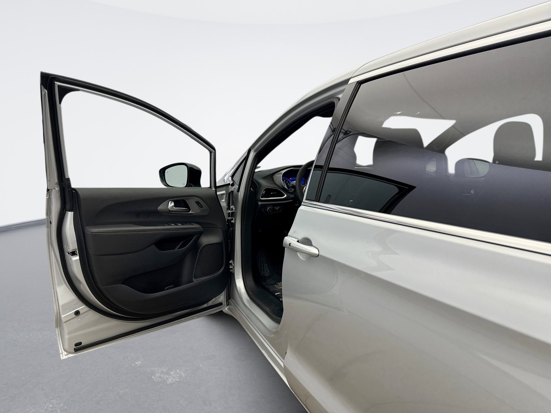 Used 2026 Chrysler Pacifica Select image 9