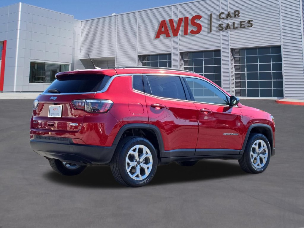 Used 2025 Jeep Compass Latitude w/ Sun & Sound Group AWD/4WD image 6