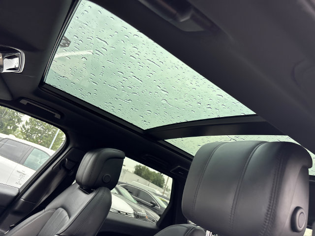 Used 2018 Land Rover Range Rover Sport HSE AWD/4WD image 4