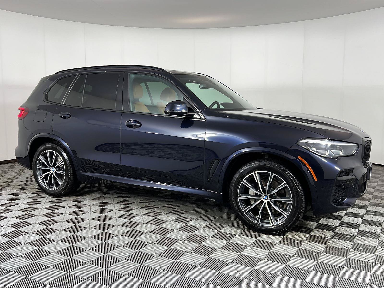 Used 2023 BMW X5 xDrive40i w/ M Sport Package AWD/4WD image 3