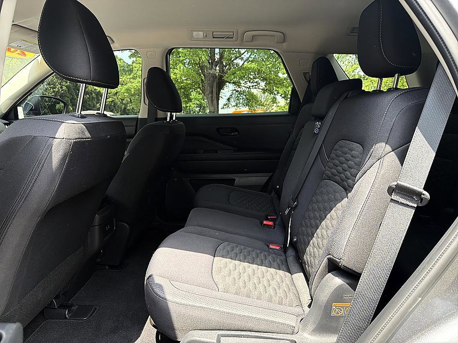 Used 2024 Nissan Pathfinder S AWD/4WD image 12