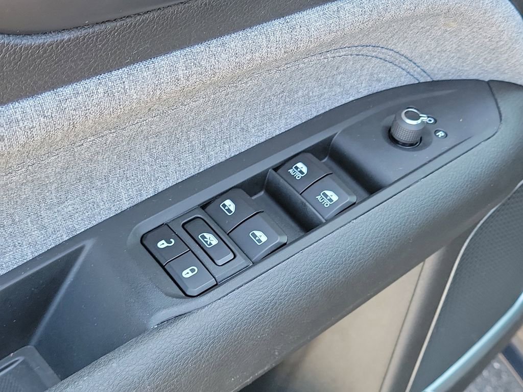 Used 2024 Jeep Compass Latitude image 18