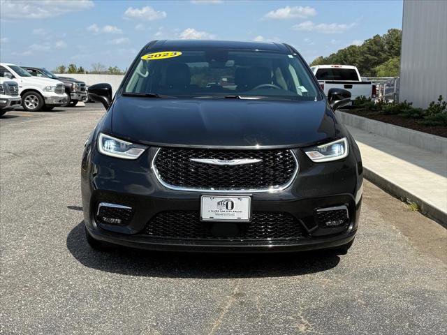 Certified 2023 Chrysler Pacifica Touring-L image 8