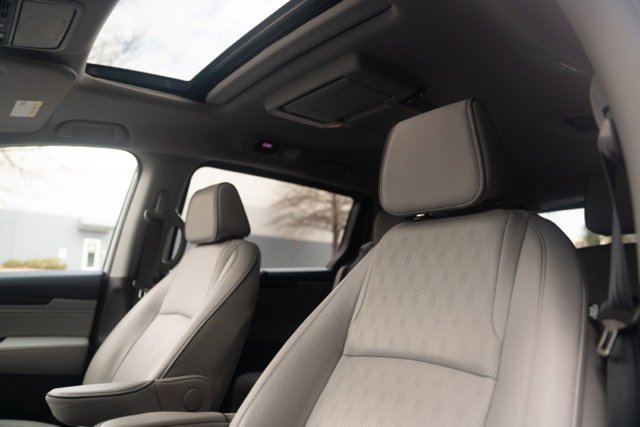 Used 2023 Honda Odyssey Elite image 45