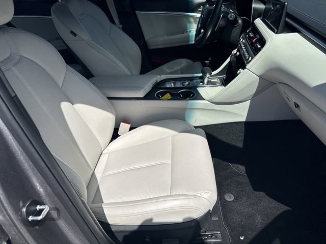Used 2025 Genesis G70 2.5T image 35