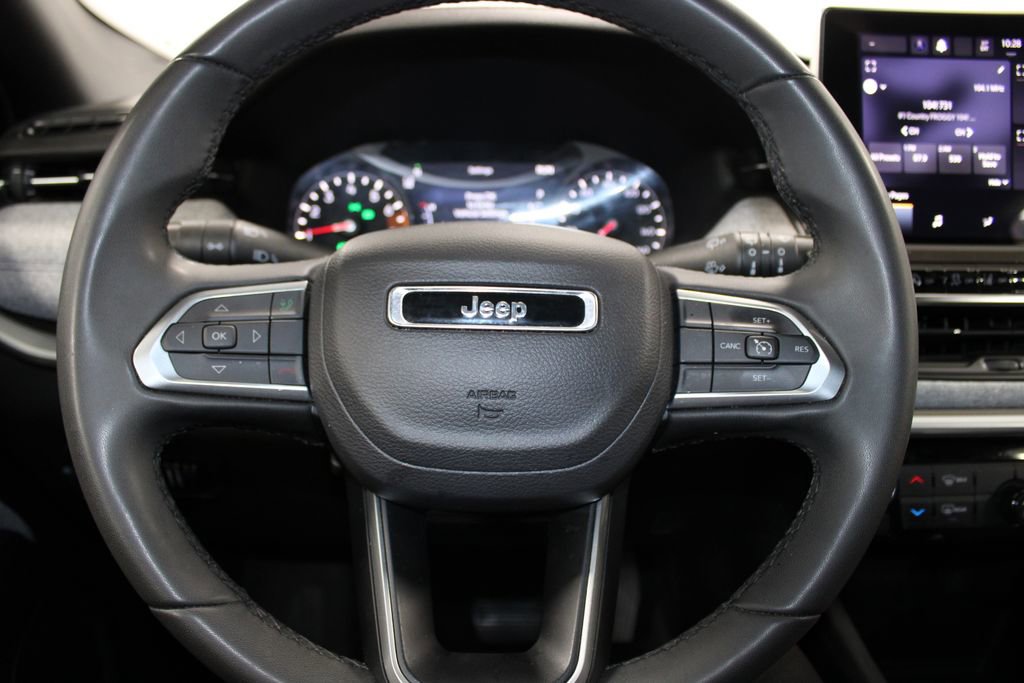Used 2024 Jeep Compass Latitude image 31
