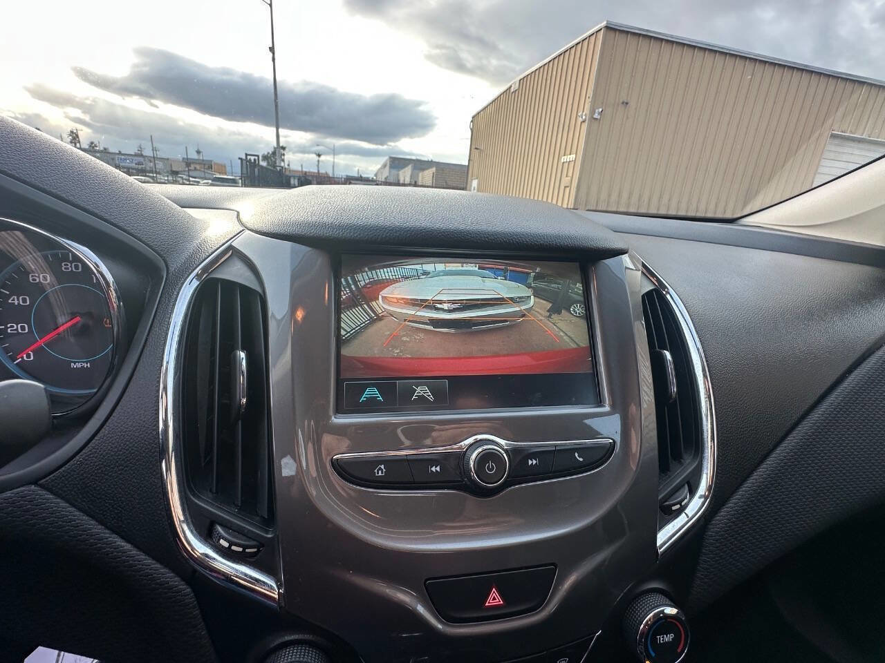 Used 2018 Chevrolet Cruze LT FWD image 14