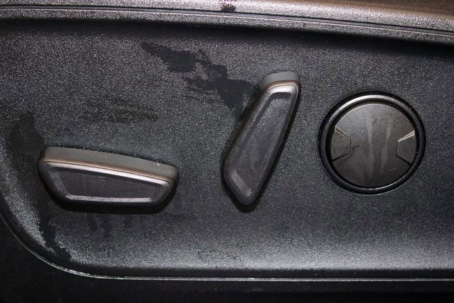 Used 2020 Ford Escape SE image 19