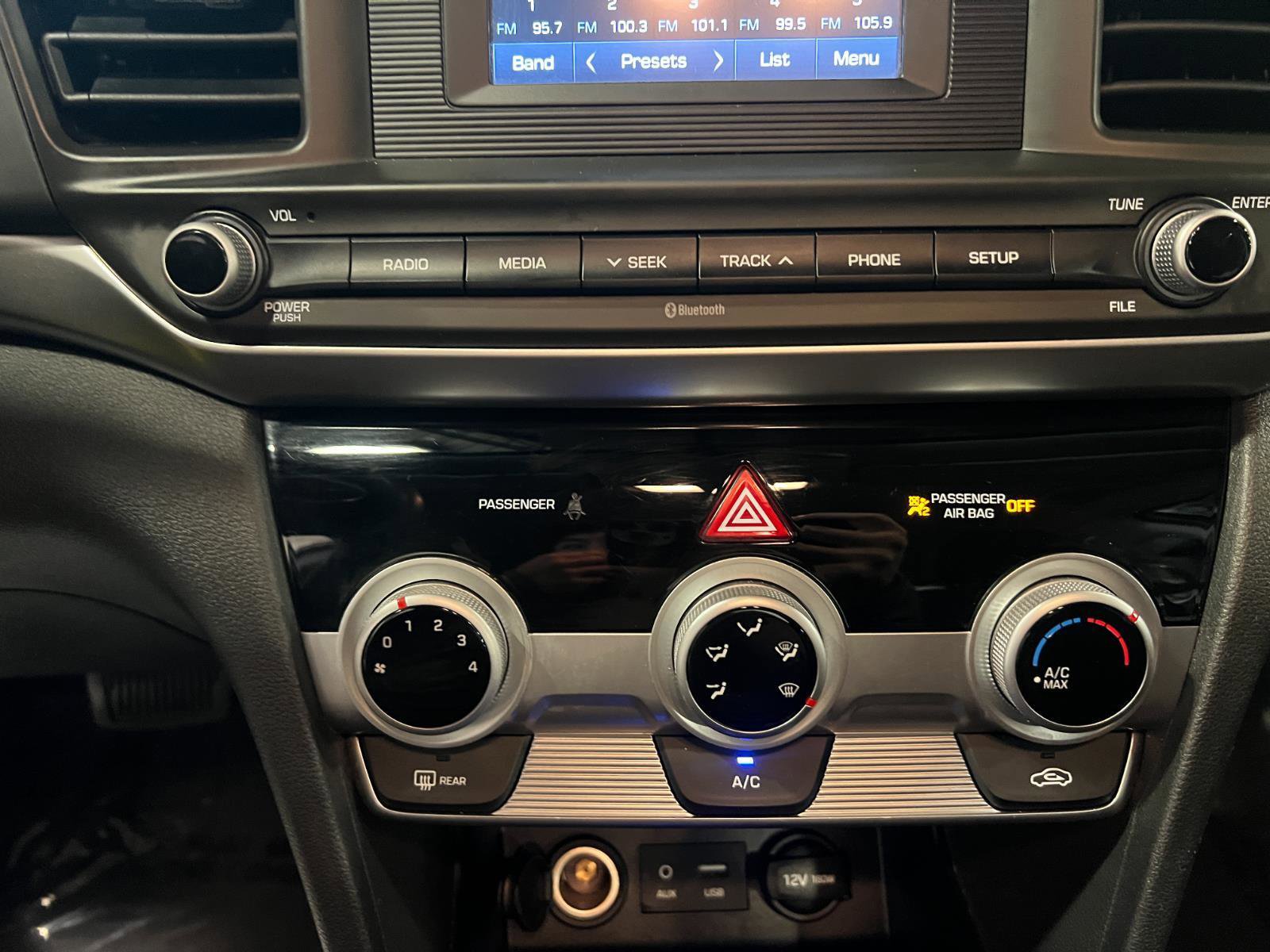Used 2019 Hyundai Elantra SE w/ Cargo Package FWD image 19