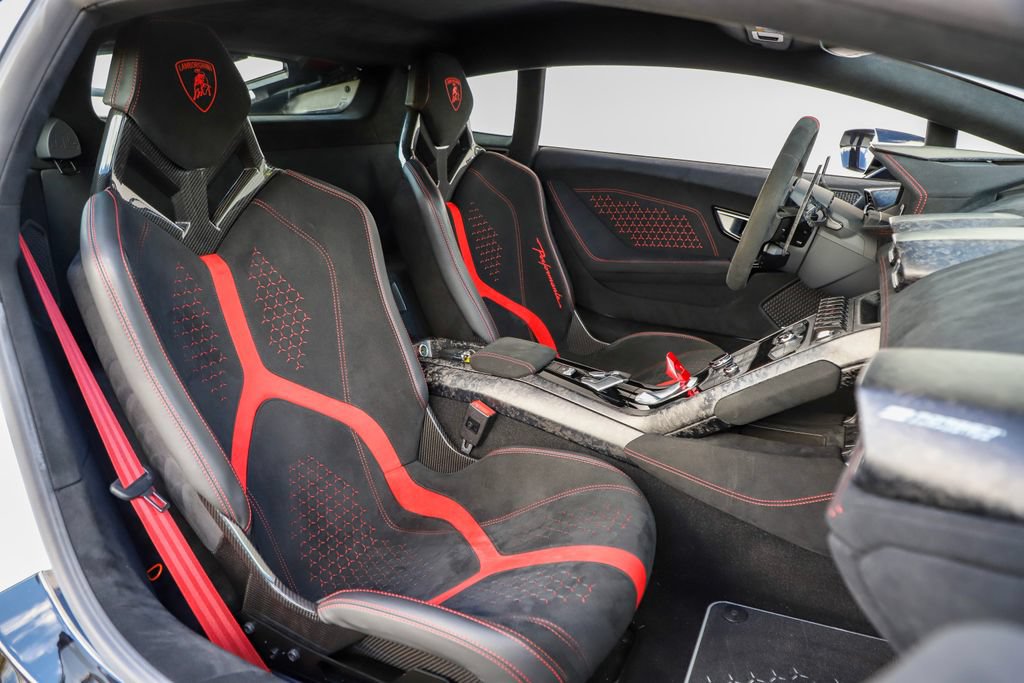 Used 2018 Lamborghini Huracan Performante AWD/4WD image 14