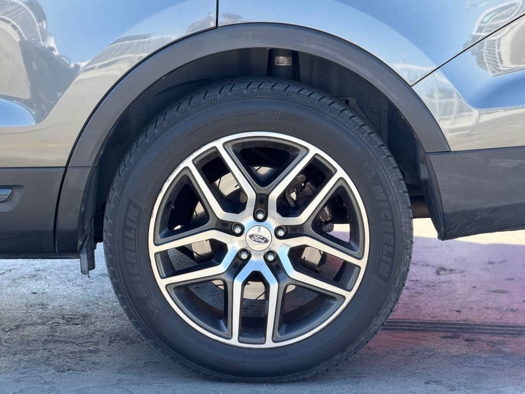Used 2017 Ford Explorer Sport w/ Equipment Group 401A AWD/4WD image 3