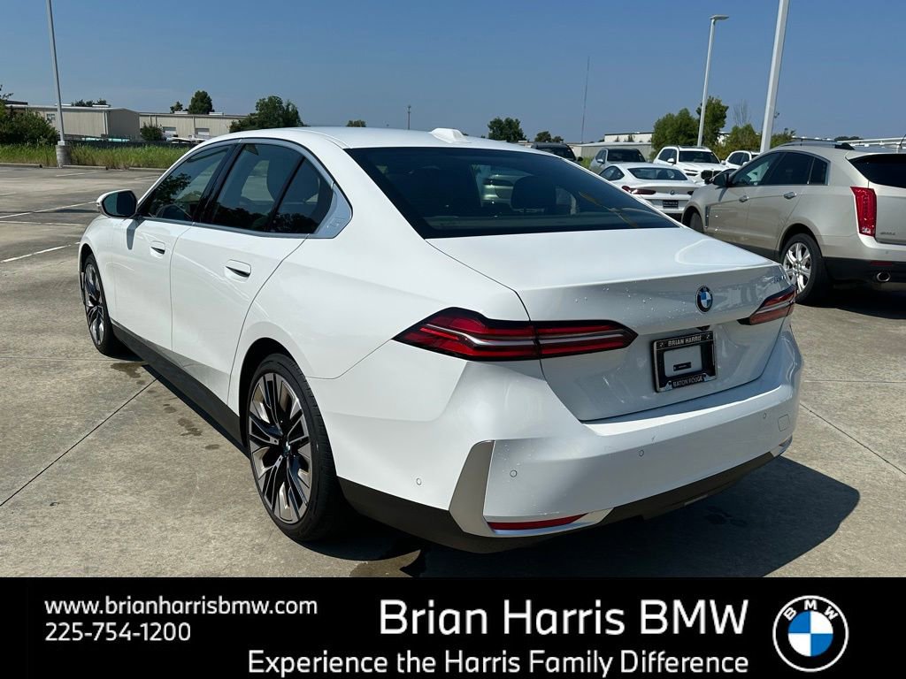 Certified 2025 BMW 530i w/ Premium Package image 9