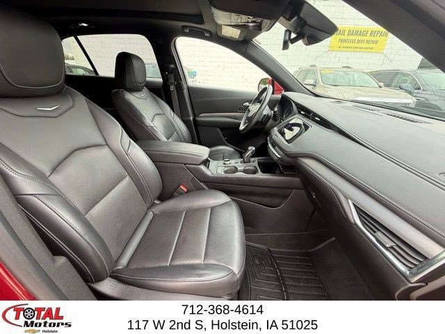 Used 2019 Cadillac XT4 Premium Luxury AWD/4WD image 17