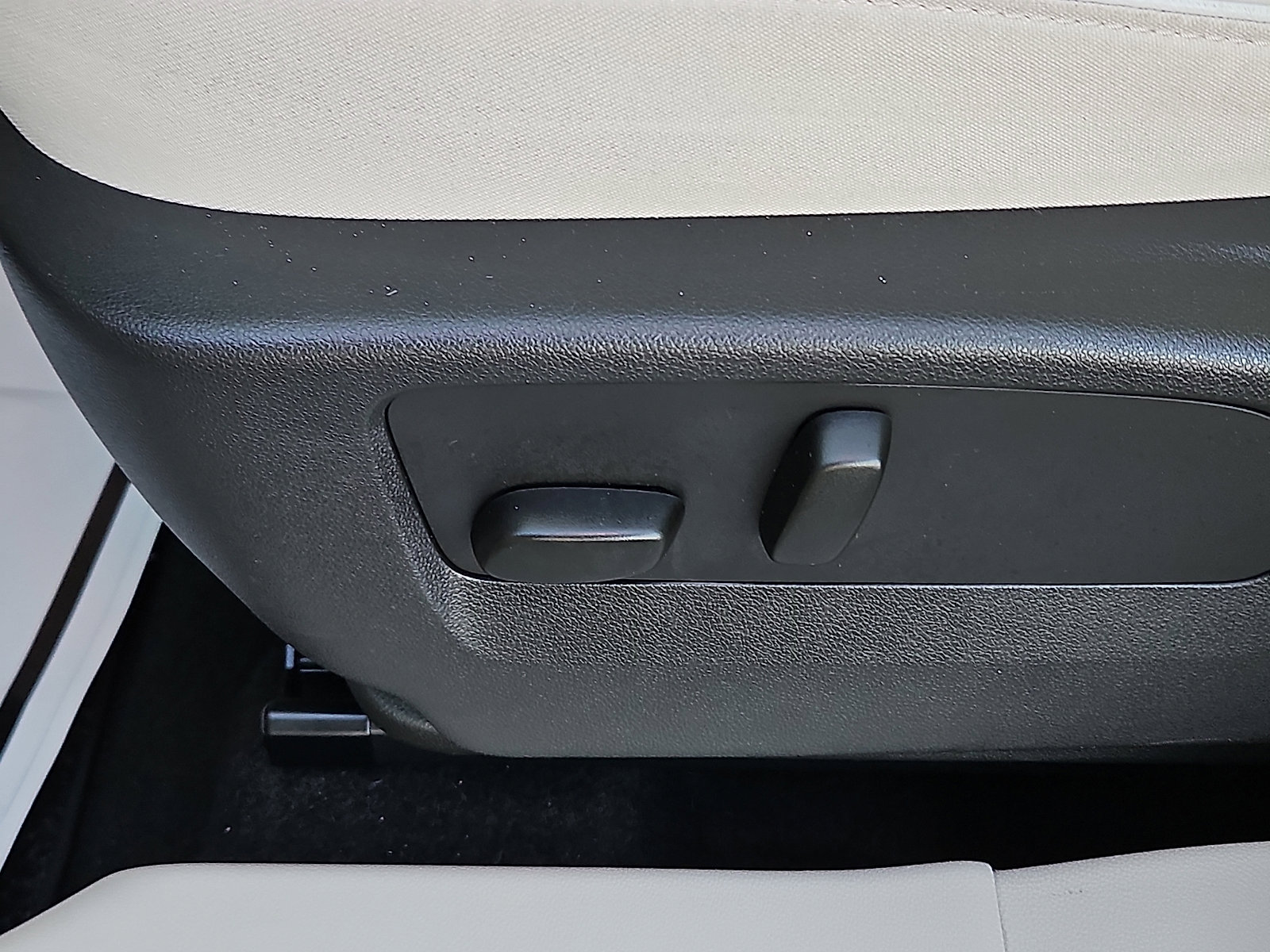 Certified 2022 Buick Envision Avenir w/ Technology Package II image 27