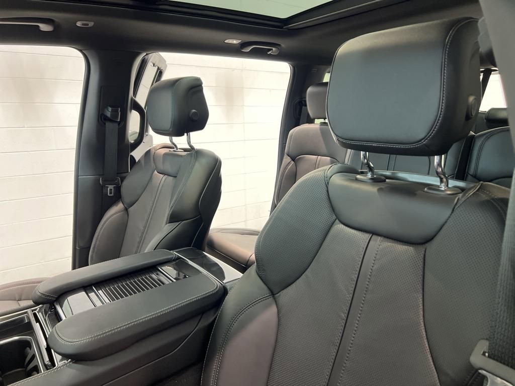 New 2024 Jeep Wagoneer 4WD w/ Premium Group I image 16
