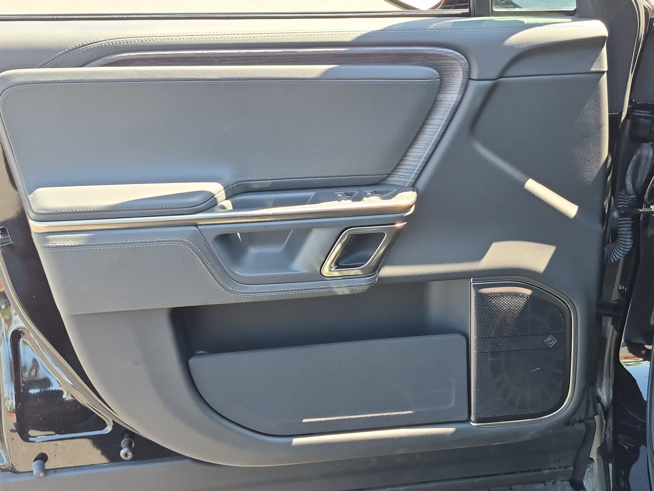 Used 2023 Rivian R1S Adventure AWD/4WD image 14
