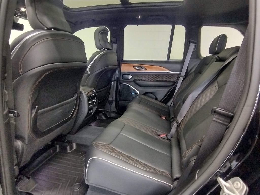Used 2023 Jeep Grand Cherokee Summit AWD/4WD image 31