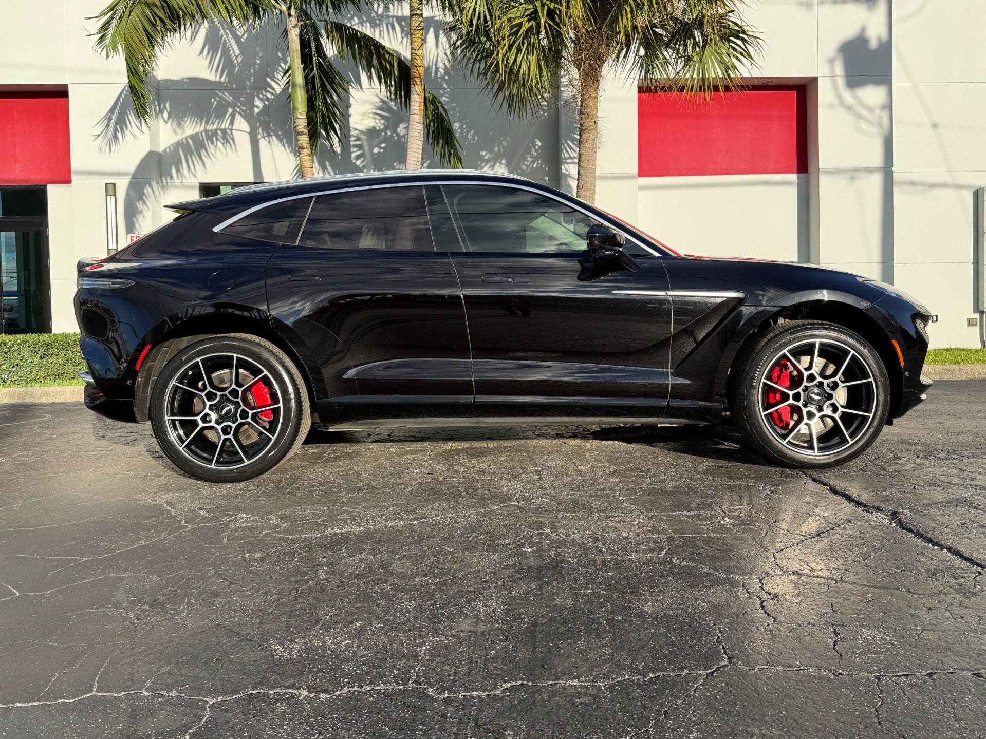 Used 2021 Aston Martin DBX image 20