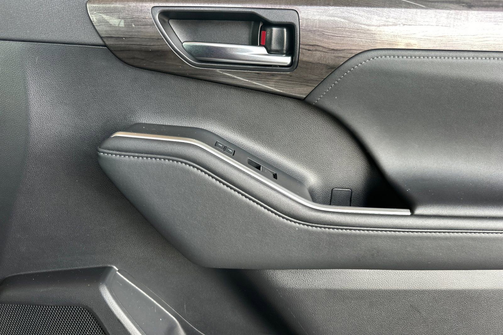 Used 2023 Toyota Highlander Limited image 22