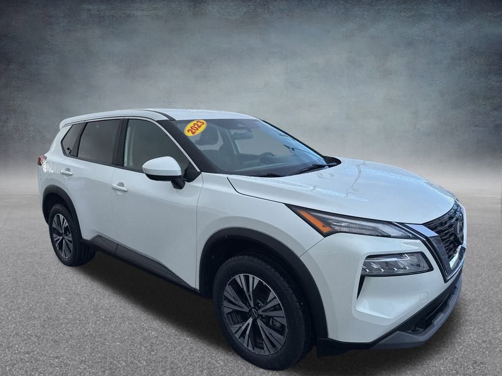 Used 2023 Nissan Rogue SV image 3