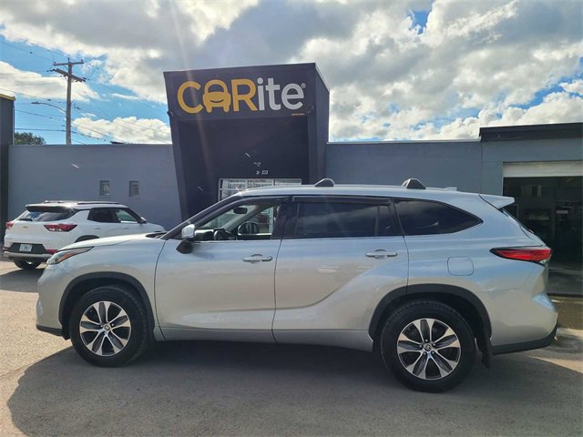 Used 2022 Toyota Highlander XLE image 9