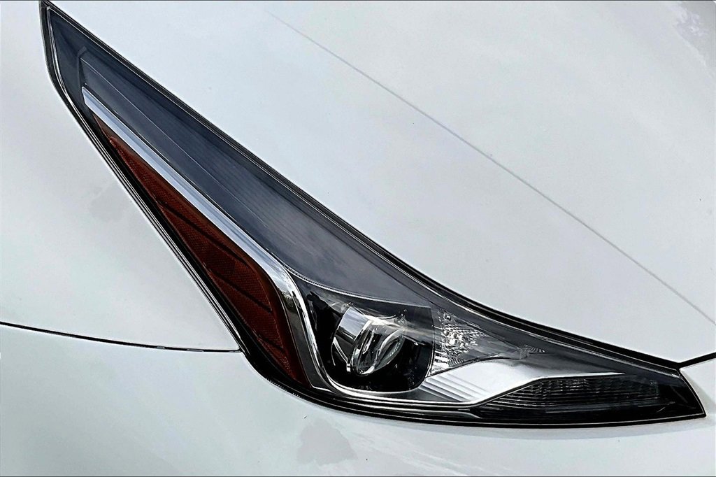 Used 2022 Toyota Prius L Eco image 29