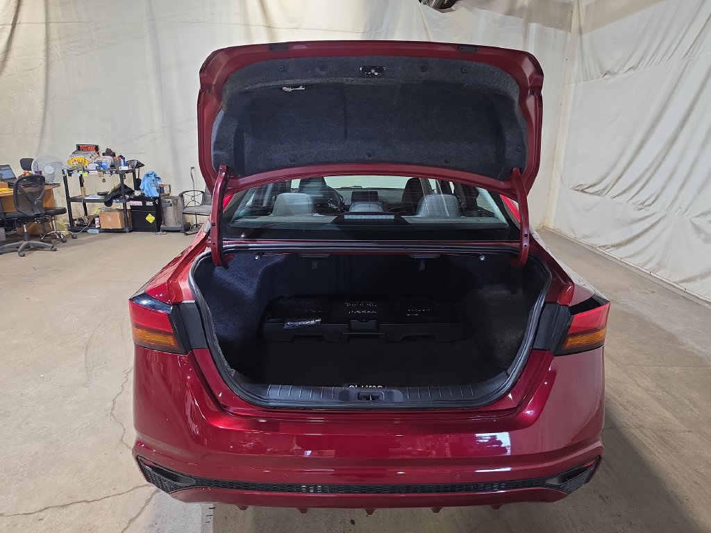 Used 2024 Nissan Altima 2.5 SV AWD/4WD image 19