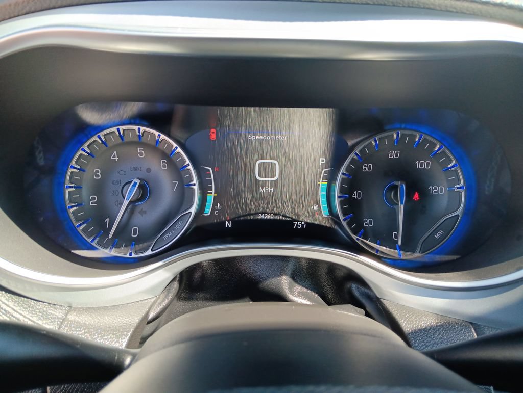 Used 2026 Chrysler Pacifica Limited FWD image 16