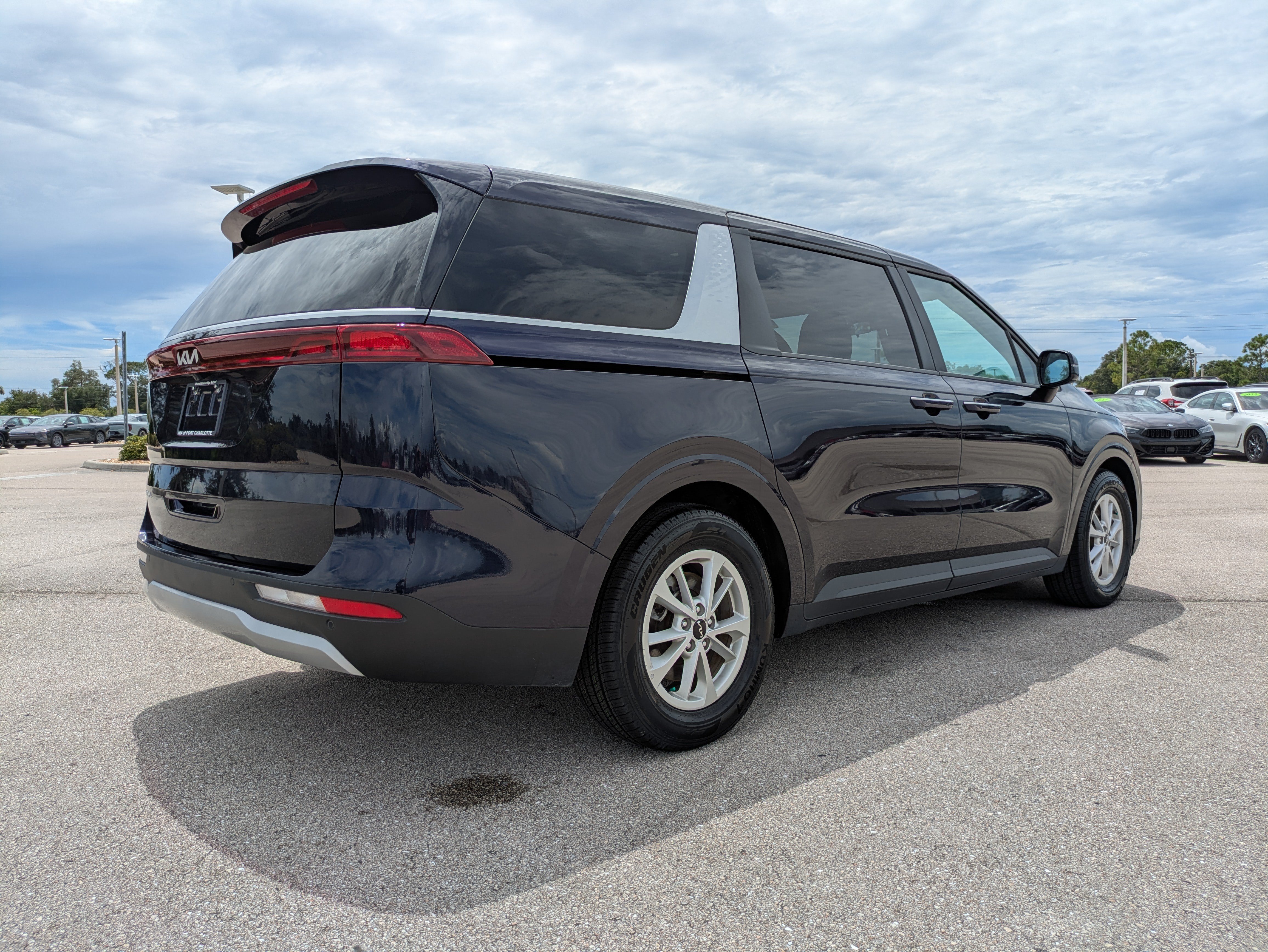 Certified 2024 Kia Carnival LX FWD image 4