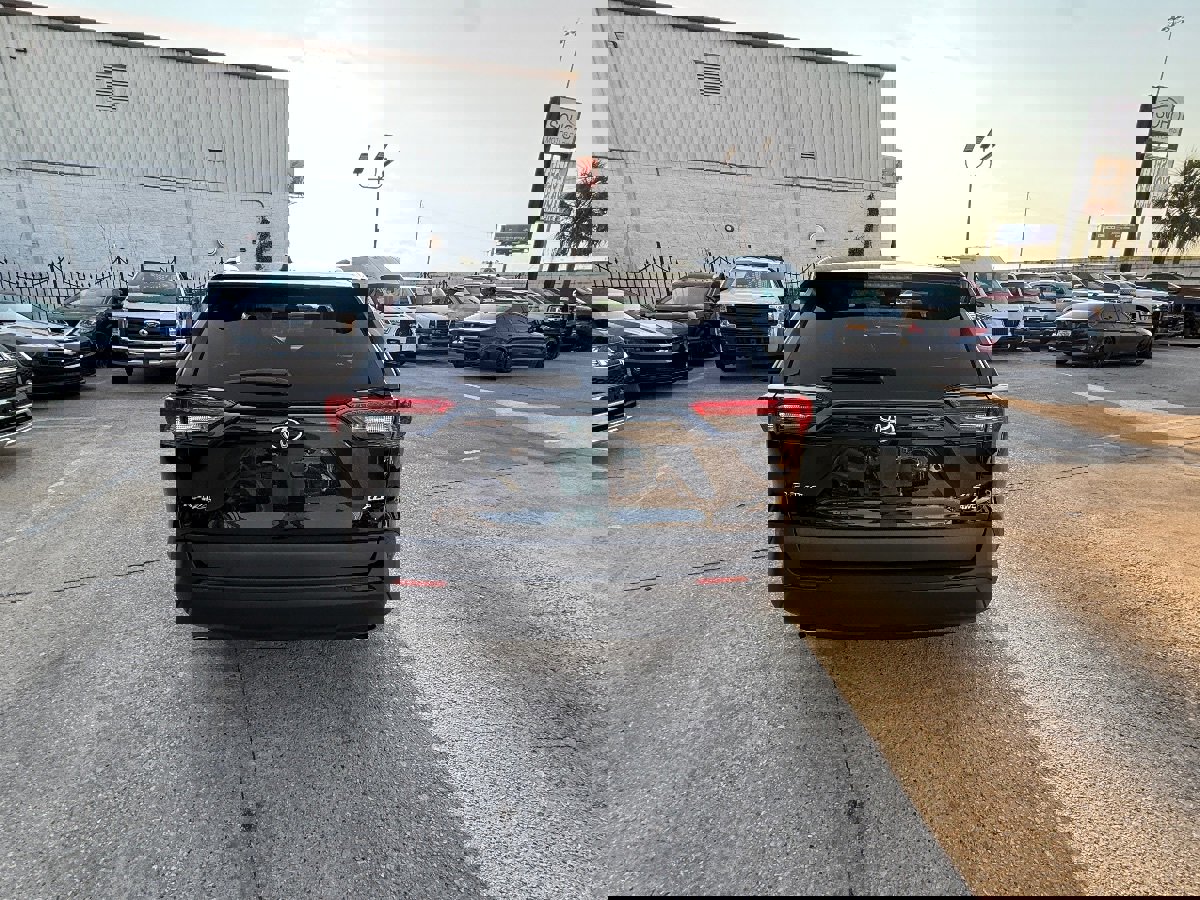 Used 2022 Toyota RAV4 XLE image 4